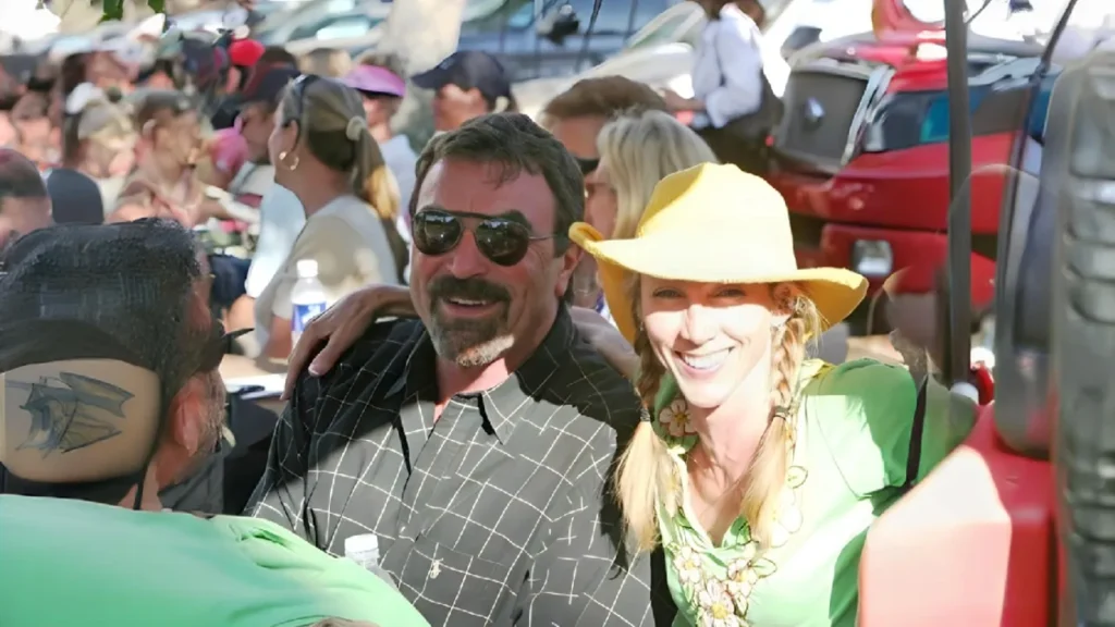 fter 35 years, Tom Selleck still leaves love notes for his wife.