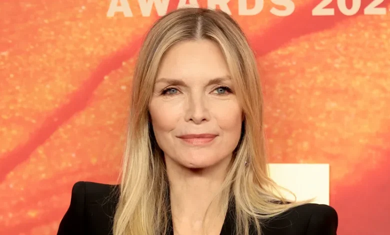 Michelle Pfeiffer smiling at a red carpet event.